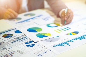 Automated ETF factsheet generation with data analysis